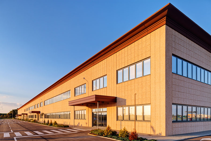 commercial building with a flat roof in des moines, iowa 